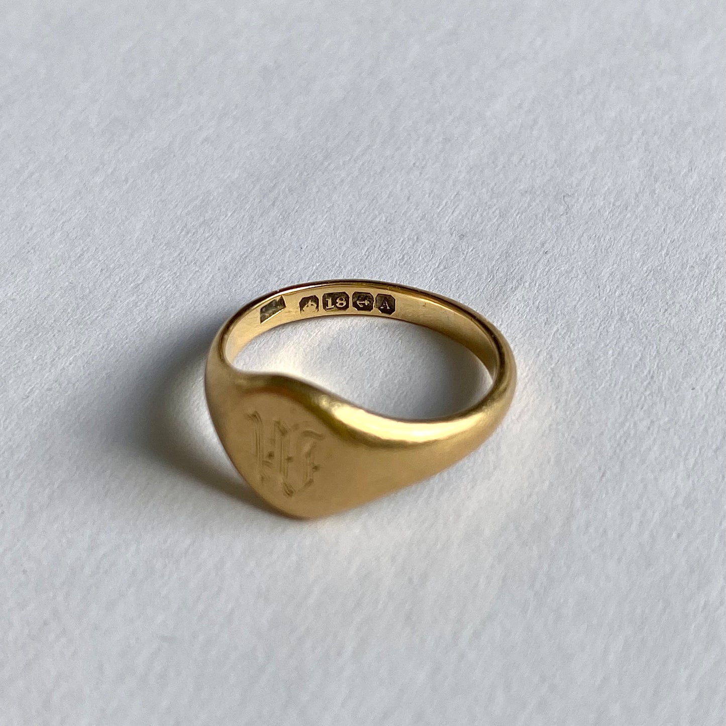 Sweet Little Antique 18ct Gold Signet Ring 'M' or 'W' | Size UK I.5