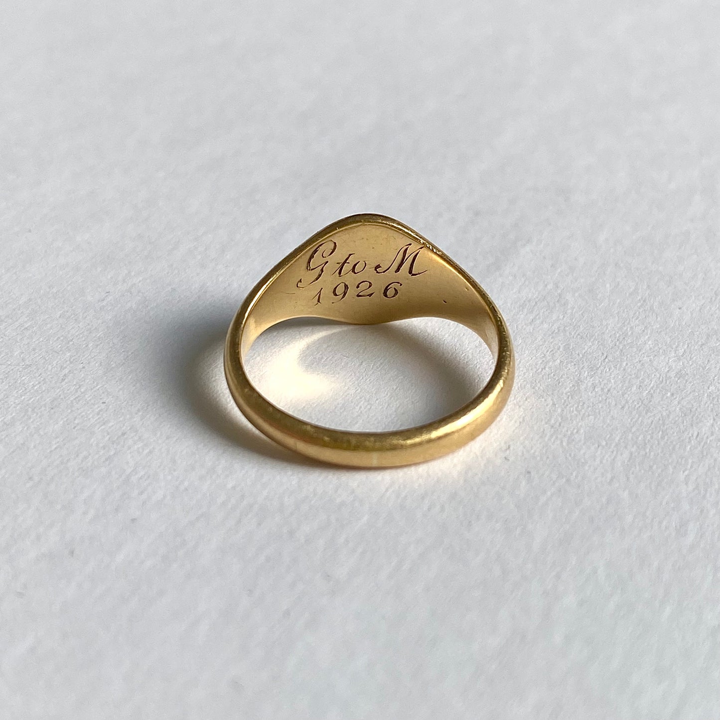 Sweet Little Antique 18ct Gold Signet Ring 'M' or 'W' | Size UK I.5
