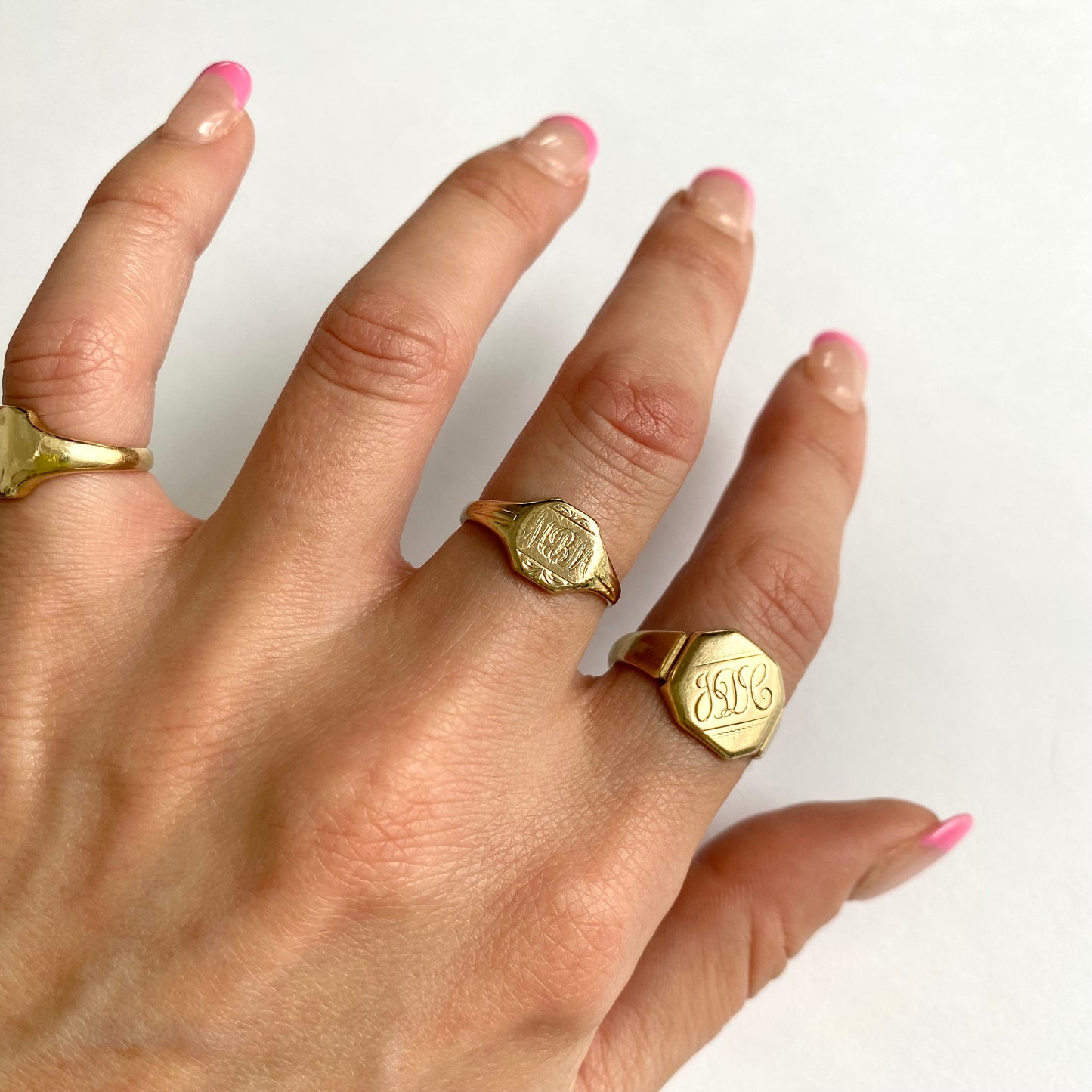 Vintage 9ct Gold Signet Ring 'MBM' | Size UK M.5