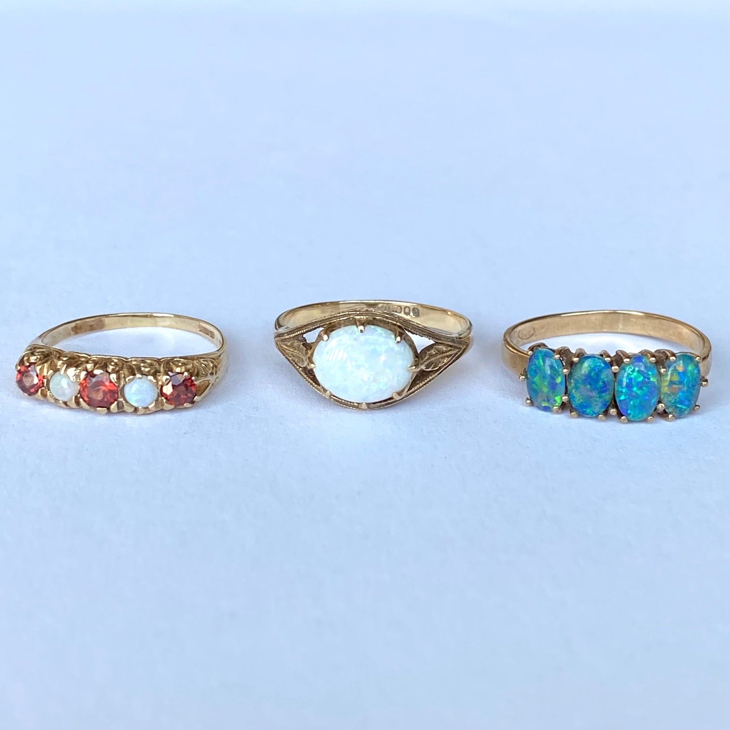 Beautiful 9ct Gold, Opal and Garnet Ring | Size M.5