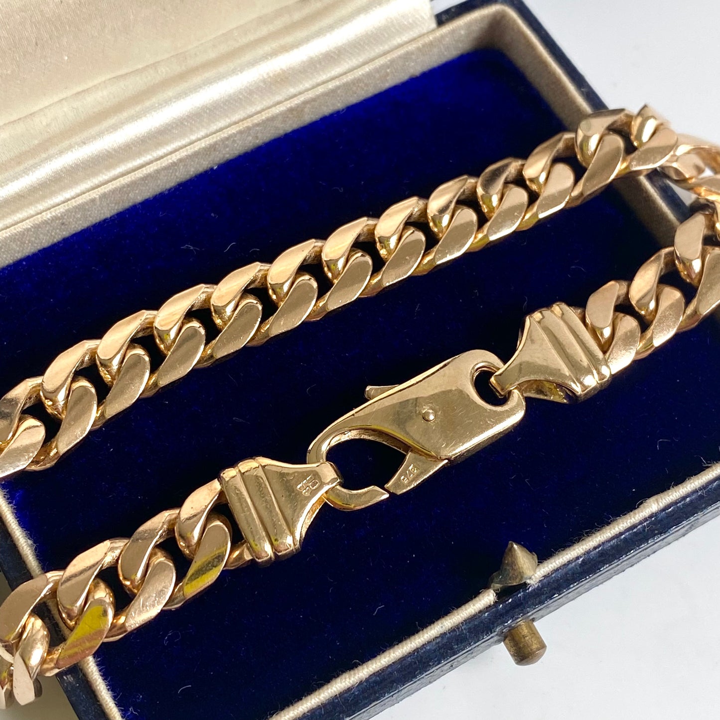 Fantastic Solid 9ct Gold Curb Bracelet  |  8.7"  |  8mm