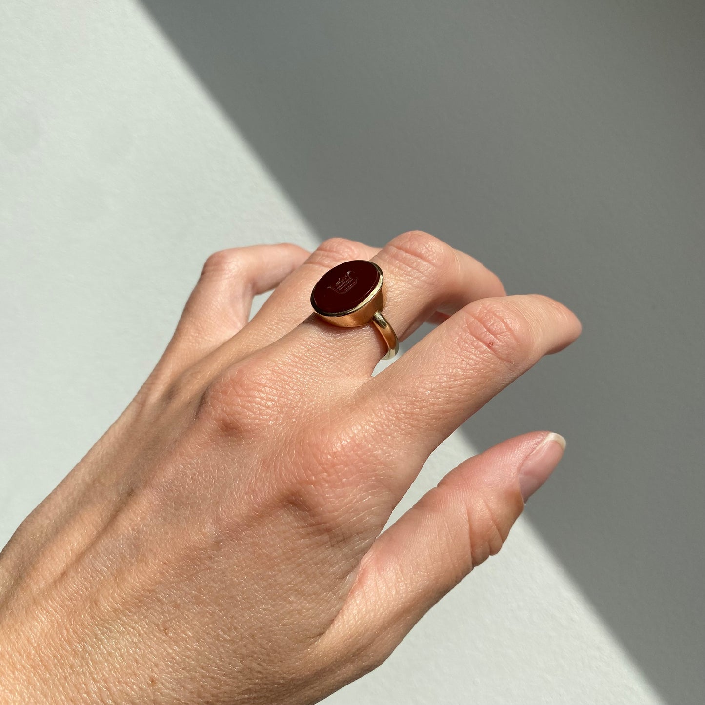9ct Gold Intaglio 'D' Ring  |  Size UK M.5