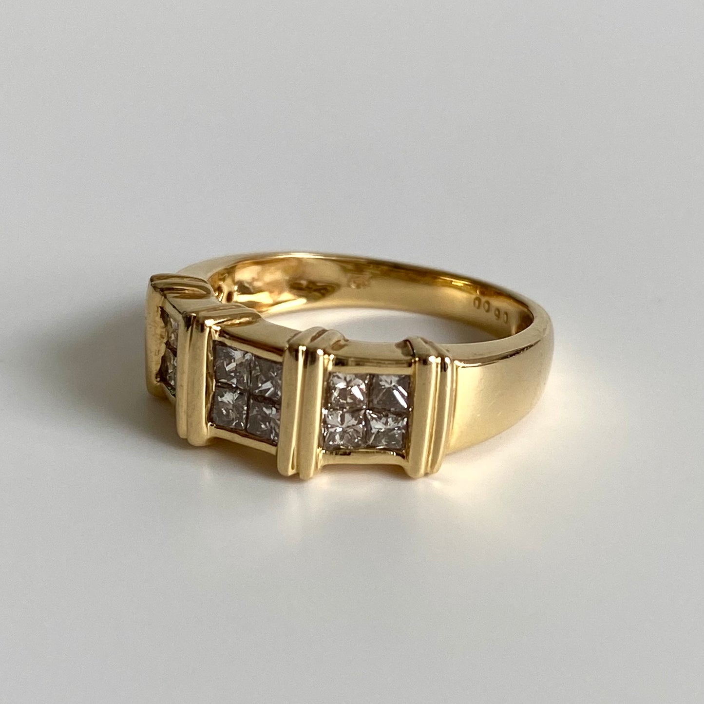 Stunning 18ct Gold & Princess Cut Diamonds Ring  |  Size UK N.5