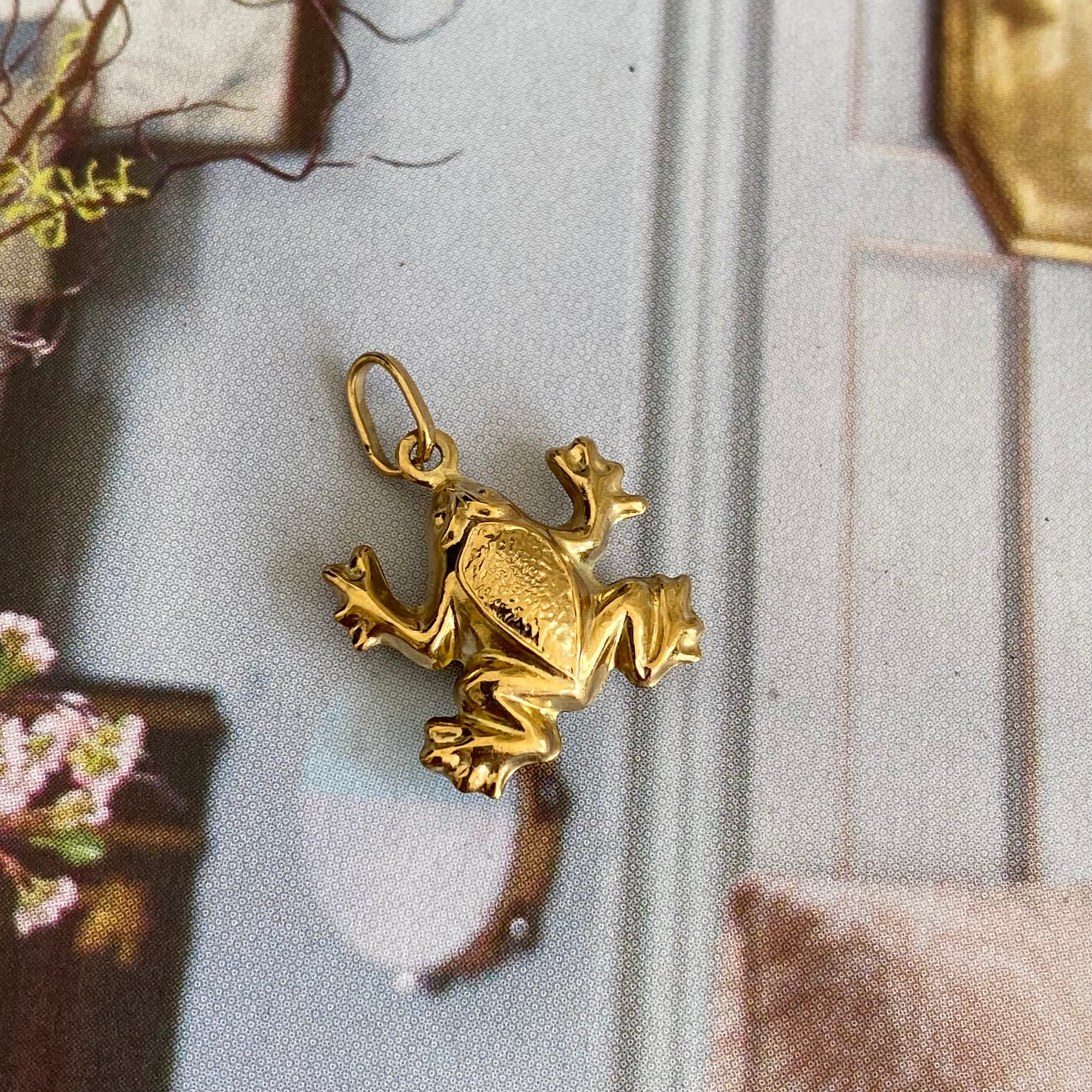 9ct Gold Hollow Puffy Frog Charm