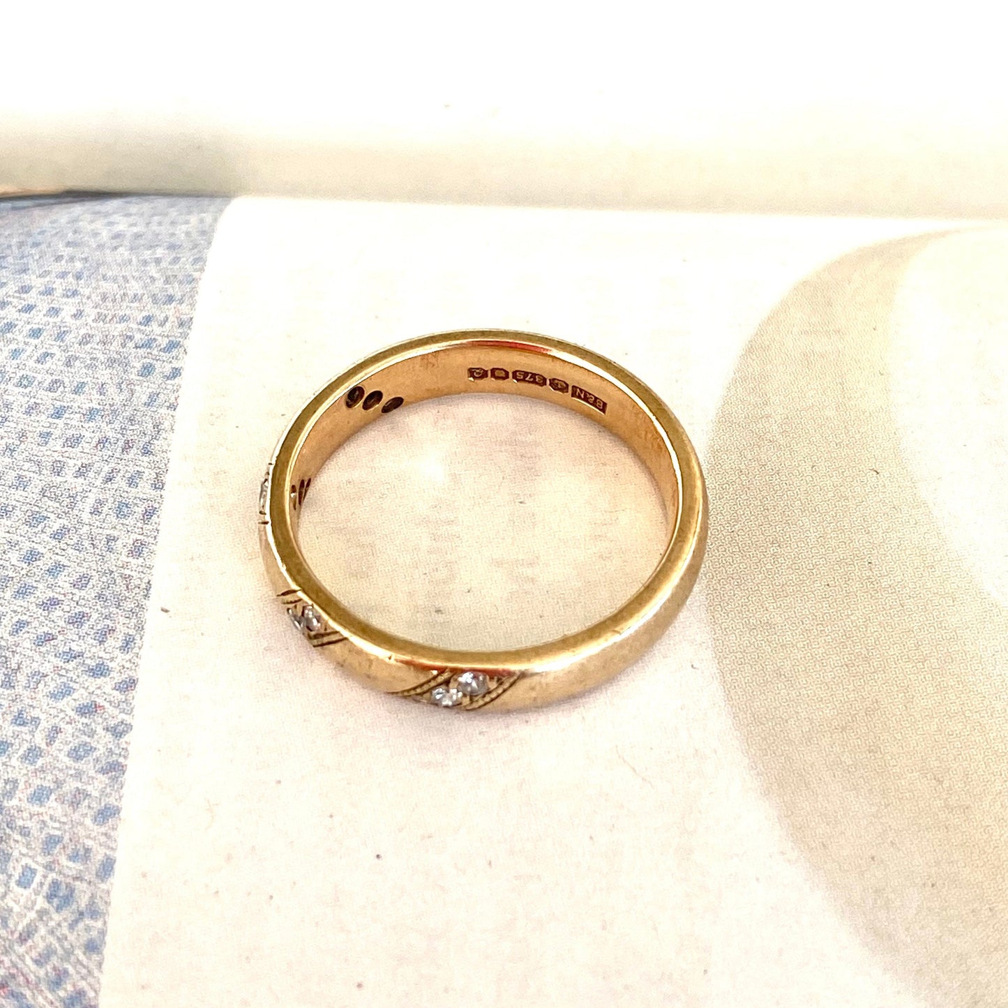 Gorgeous Vintage 9ct Gold and Diamond Ring - UK Size N