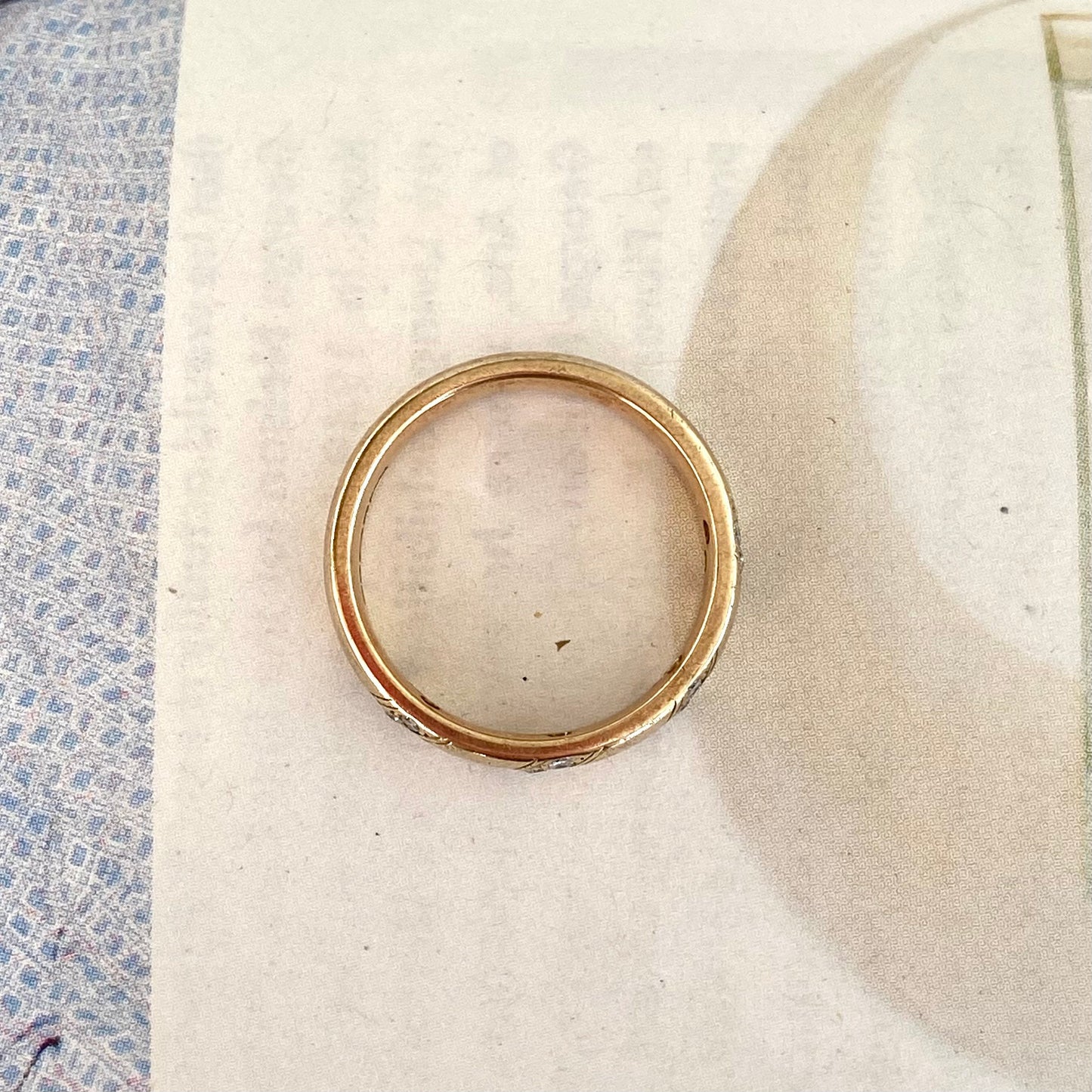 Gorgeous Vintage 9ct Gold and Diamond Ring - UK Size N