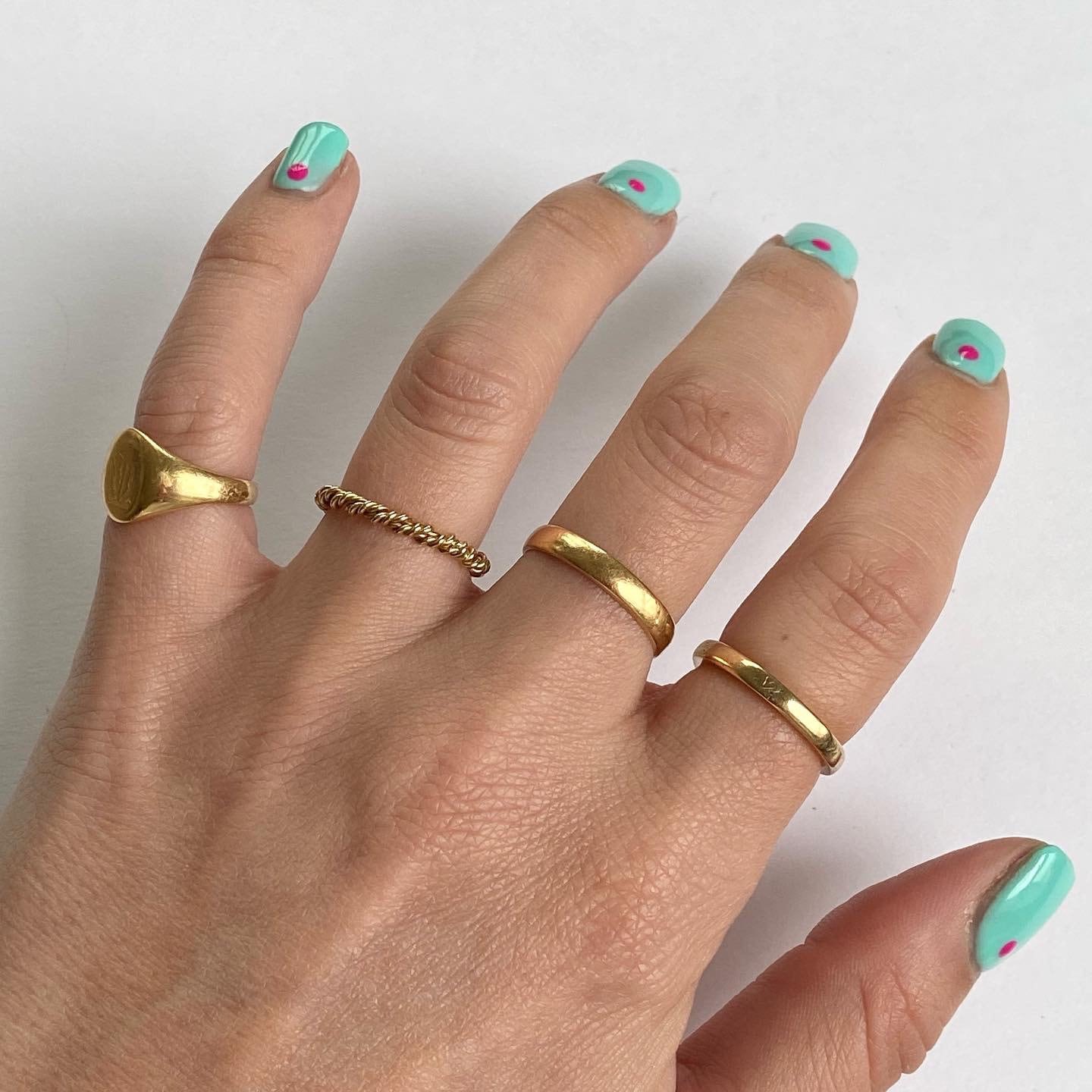 Sweet Little Vintage 9ct Gold Faceted Band - Size UK K
